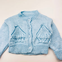 Load image into Gallery viewer, Unisex handmade, knitted cardigan, sailboats, armpit-armpit: 23.5cm, armpit-cuff: 17cm, GUC, size 00-0,  