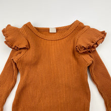 Load image into Gallery viewer, Girls ribbed , ruffle bodysuit / romper, EUC, size 00,  
