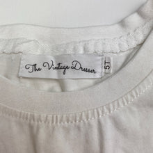Load image into Gallery viewer, Unisex The Vintage Dresser, white stretchy tee / top, GUC, size 5,  
