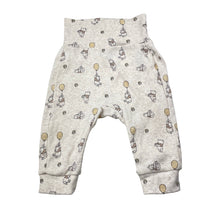 Load image into Gallery viewer, Unisex H&amp;M, Disney Winnie the Pooh cotton leggings / bottoms, EUC, size 00,  