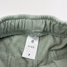 Load image into Gallery viewer, Boys Target, green cargo shorts, elasticated, EUC, size 7,  
