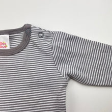 Load image into Gallery viewer, Unisex Ollie&#39;s Place, soft cotton bodysuit / romper, EUC, size 0000,  