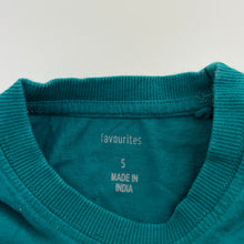 Load image into Gallery viewer, Boys Favourites, green cotton tee / top, EUC, size 5,  
