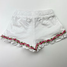 Load image into Gallery viewer, Girls Tiny Little Wonders, floral trim cotton shorts, elasticated, EUC, size 000,  