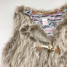Load image into Gallery viewer, Girls Target, lined faux fur vest, EUC, size 10,  
