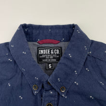 Load image into Gallery viewer, Boys Indie, navy lightweight cotton short sleeve shirt, GUC, size 5,  