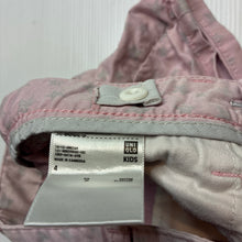 Load image into Gallery viewer, Girls Uniqlo, stretch cotton shorts, adjustable, FUC, size 4,  