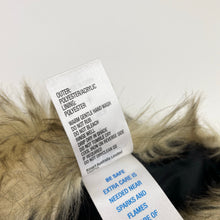 Load image into Gallery viewer, Girls H&amp;T, lined faux fur vest, 2 hook fasten, EUC, size 4,  