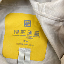 Load image into Gallery viewer, Unisex Uniqlo, waterproof, windproof lightweight jacket / coat, EUC, size 5-6,  