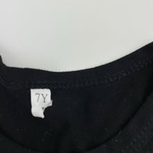 Load image into Gallery viewer, Unisex black, soft feel tee / top, birthday, EUC, size 7,  