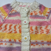 Load image into Gallery viewer, Girls hand made, knitted cardigan, armpit to armpit: 22cm, armpit to cuff: 16cm, EUC, size 00,  