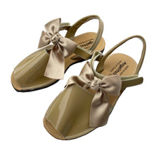 Load image into Gallery viewer, Shoes Angelitos, patent leather sandals, Made in Spain, EU 34, EUC, size 2,  