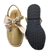 Load image into Gallery viewer, Shoes Angelitos, patent leather sandals, Made in Spain, EU 34, EUC, size 2,  