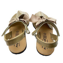 Load image into Gallery viewer, Shoes Angelitos, patent leather sandals, Made in Spain, EU 34, EUC, size 2,  