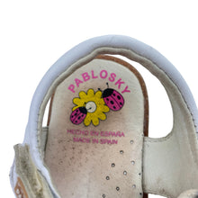 Load image into Gallery viewer, Shoes PABLOSKY, white leather sandals, Made in Spain, EU 26, FUC, size 8.5,  