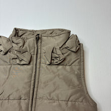 Load image into Gallery viewer, Girls Cotton On, puffer vest / sleeveless jacket, EUC, size 5,  