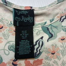 Load image into Gallery viewer, Girls Cynthia Rowley, floral short sleeve top, FUC, size 5,  