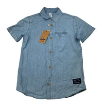 Load image into Gallery viewer, Boys 1964 Denim Co, chambray cotton short sleeve shirt, NEW, size 7,  
