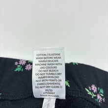 Load image into Gallery viewer, Girls Target, thick floral stretchy leggings, Inside leg: 54cm, EUC, size 8,  