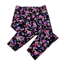 Load image into Gallery viewer, Girls Under Armour, cropped sports / activewear leggings, Inside leg: 44cm, GUC, size 8-9,  