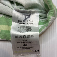 Load image into Gallery viewer, Unisex H&amp;M, stretchy hat / beanie, crocodiles, GUC, size 0000,  