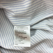 Load image into Gallery viewer, Boys grey, trenchcoat, no labels, L: 52cm, armpit to armpit: 31.5cm, shoulder to cuff: 36cm, GUC, size 4-5,  