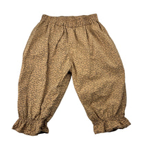Load image into Gallery viewer, Girls SYMM, lightweight cotton cropped pants, elasticated, Inside leg: 21cm, GUC, size 3,  