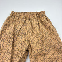 Load image into Gallery viewer, Girls SYMM, lightweight cotton cropped pants, elasticated, Inside leg: 21cm, GUC, size 3,  