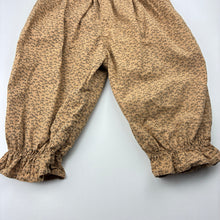 Load image into Gallery viewer, Girls SYMM, lightweight cotton cropped pants, elasticated, Inside leg: 21cm, GUC, size 3,  