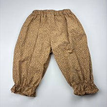 Load image into Gallery viewer, Girls SYMM, lightweight cotton cropped pants, elasticated, Inside leg: 21cm, GUC, size 3,  