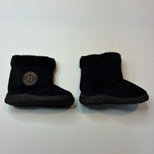 Load image into Gallery viewer, Shoes Snooze Zone, fleece lined faux suede boots / slippers, EUC, size 7,  