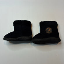 Load image into Gallery viewer, Shoes Snooze Zone, fleece lined faux suede boots / slippers, EUC, size 7,  