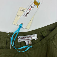 Load image into Gallery viewer, Girls Daisy &amp; Moose, khaki cotton top, NEW, size 7,  