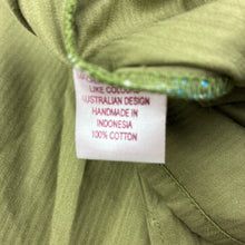 Load image into Gallery viewer, Girls Daisy &amp; Moose, khaki cotton top, NEW, size 7,  