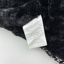 Load image into Gallery viewer, Girls embroidered, knitted winter hat / beanie, EUC, size 5-8,  
