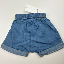 Load image into Gallery viewer, Girls Seed, chambray cotton shorts, elasticated, NEW, size 000,  