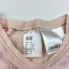 Load image into Gallery viewer, Girls H&amp;M, lightweight cotton t-shirt / top, cat, EUC, size 00,  
