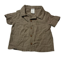 Load image into Gallery viewer, Boys Baby Berry, crinkle cotton short sleeve shirt, GUC, size 0,  