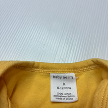Load image into Gallery viewer, Unisex Baby Berry, yellow cotton bodysuit / romper, giraffes, GUC, size 0,  