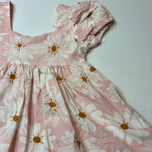 Load image into Gallery viewer, Girls lightweight, floral short sleeve top, EUC, size 0,  