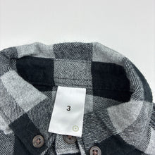 Load image into Gallery viewer, Boys Target, checked flannel cotton long sleeve shirt, EUC, size 3,  
