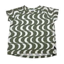 Load image into Gallery viewer, Unisex Bonds, stretchy pyjama tee / top, FUC, size 2,  