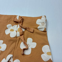 Load image into Gallery viewer, Girls Baby Berry, floral shorts, elasticated, EUC, size 000,  