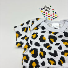 Load image into Gallery viewer, Unisex Baby Berry, soft cotton bodysuit / romper, NEW, size 000,  