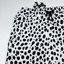 Load image into Gallery viewer, Unisex Chi Khi, bamboo blend animal print shorts, elasticated, NEW, size 6-7,  