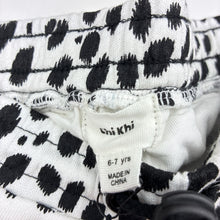 Load image into Gallery viewer, Unisex Chi Khi, bamboo blend animal print shorts, elasticated, NEW, size 6-7,  