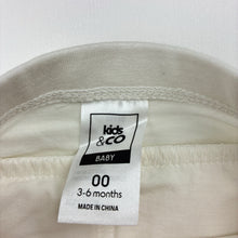 Load image into Gallery viewer, Girls Kids &amp; Co, stretchy ruffle leggings / bottoms, EUC, size 00,  