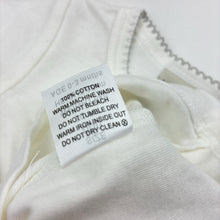 Load image into Gallery viewer, Girls Marquise, white cotton t-shirt / top, stars, EUC, size 000,  
