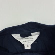 Load image into Gallery viewer, Unisex GIFTORIUM, navy cotton Christmas tee / top, EUC, size 5,  
