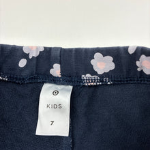Load image into Gallery viewer, Girls Target, thick floral stretchy leggings, Inside leg: 43cm, GUC, size 7,  